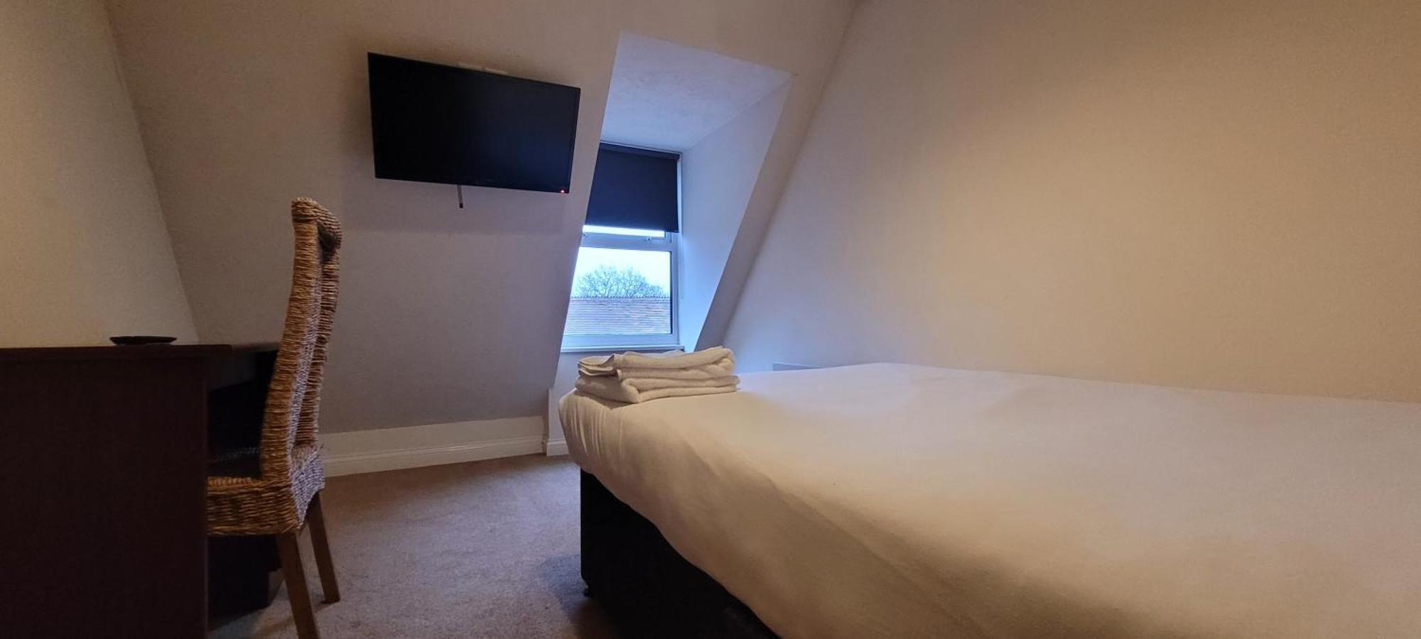 Hotel Budget *